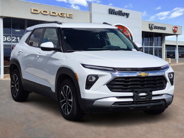 Used 2025 Chevrolet TrailBlazer LT FWD image 3
