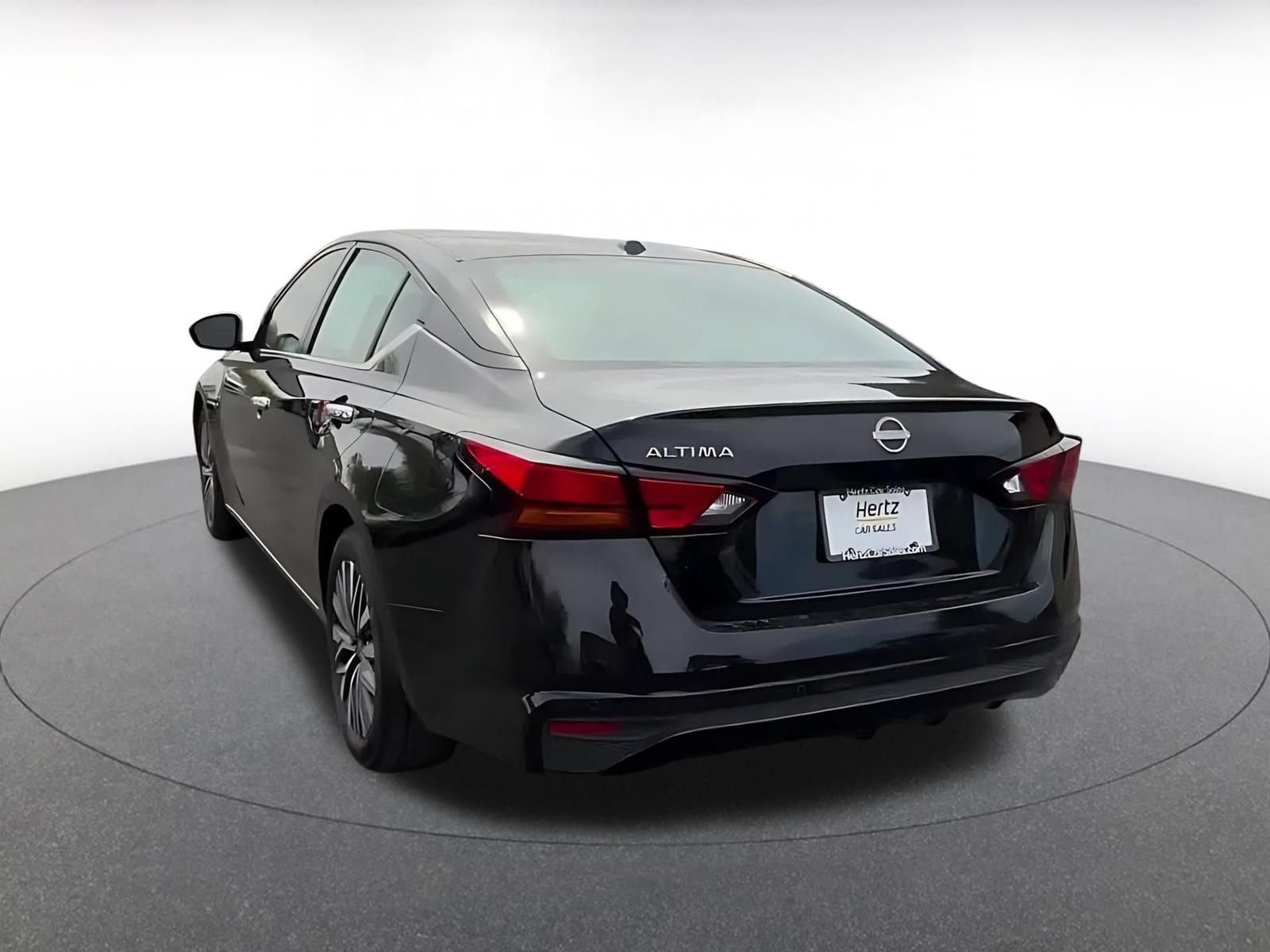 Used 2025 Nissan Altima 2.5 SV FWD image 11