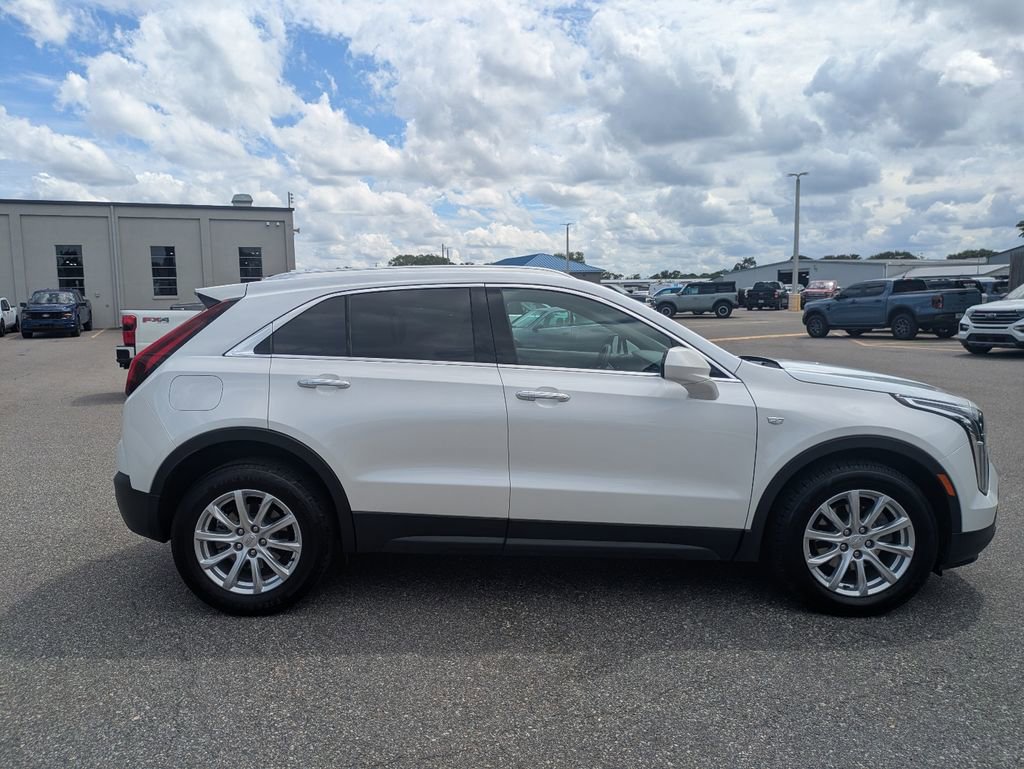 Used 2022 Cadillac XT4 Luxury w/ Cold Weather Package AWD/4WD image 5