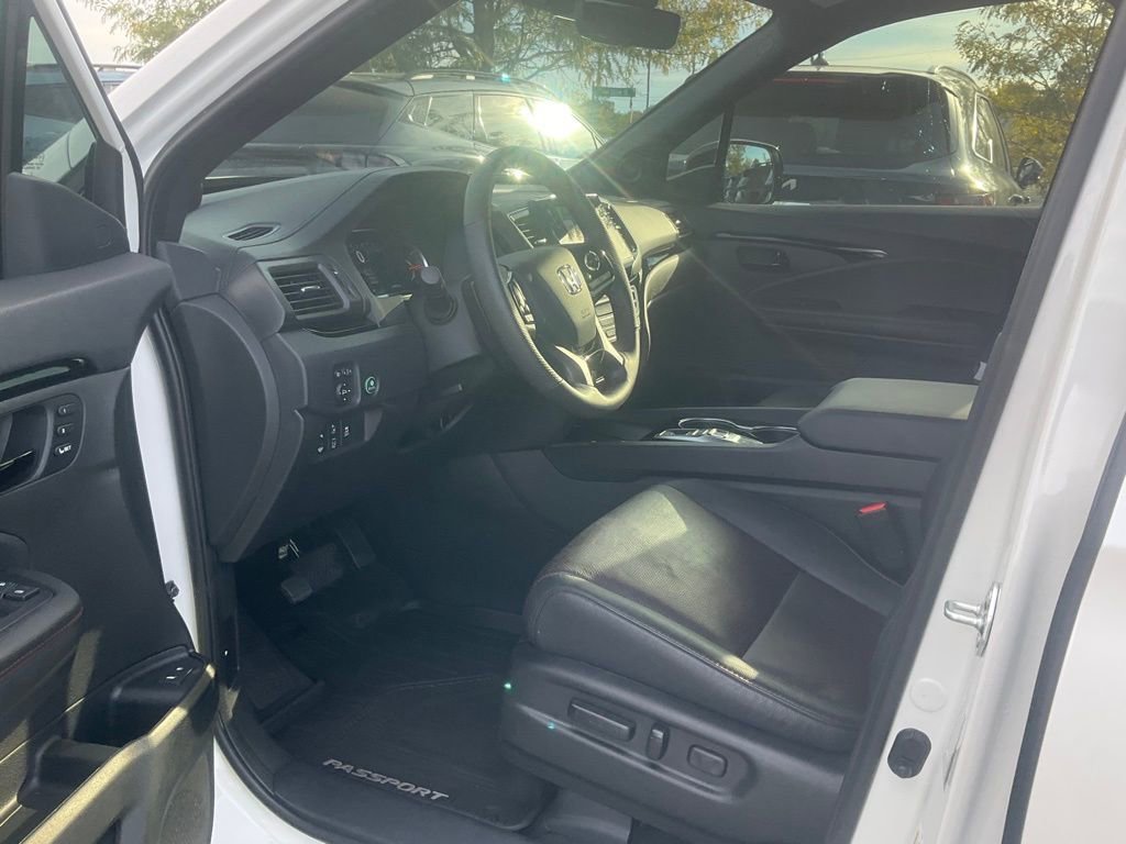 Used 2024 Honda Passport Black Edition image 12