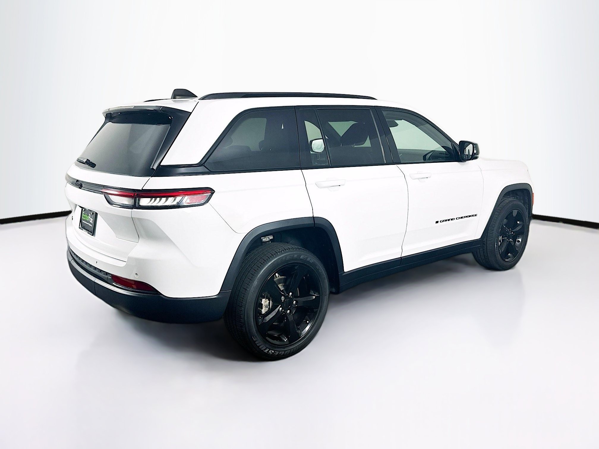 Used 2023 Jeep Grand Cherokee Altitude AWD/4WD image 9