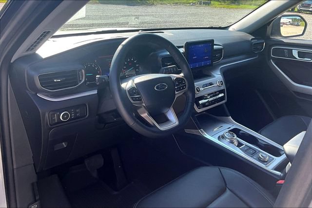 Used 2024 Ford Explorer XLT w/ Equipment Group 202A AWD/4WD image 11