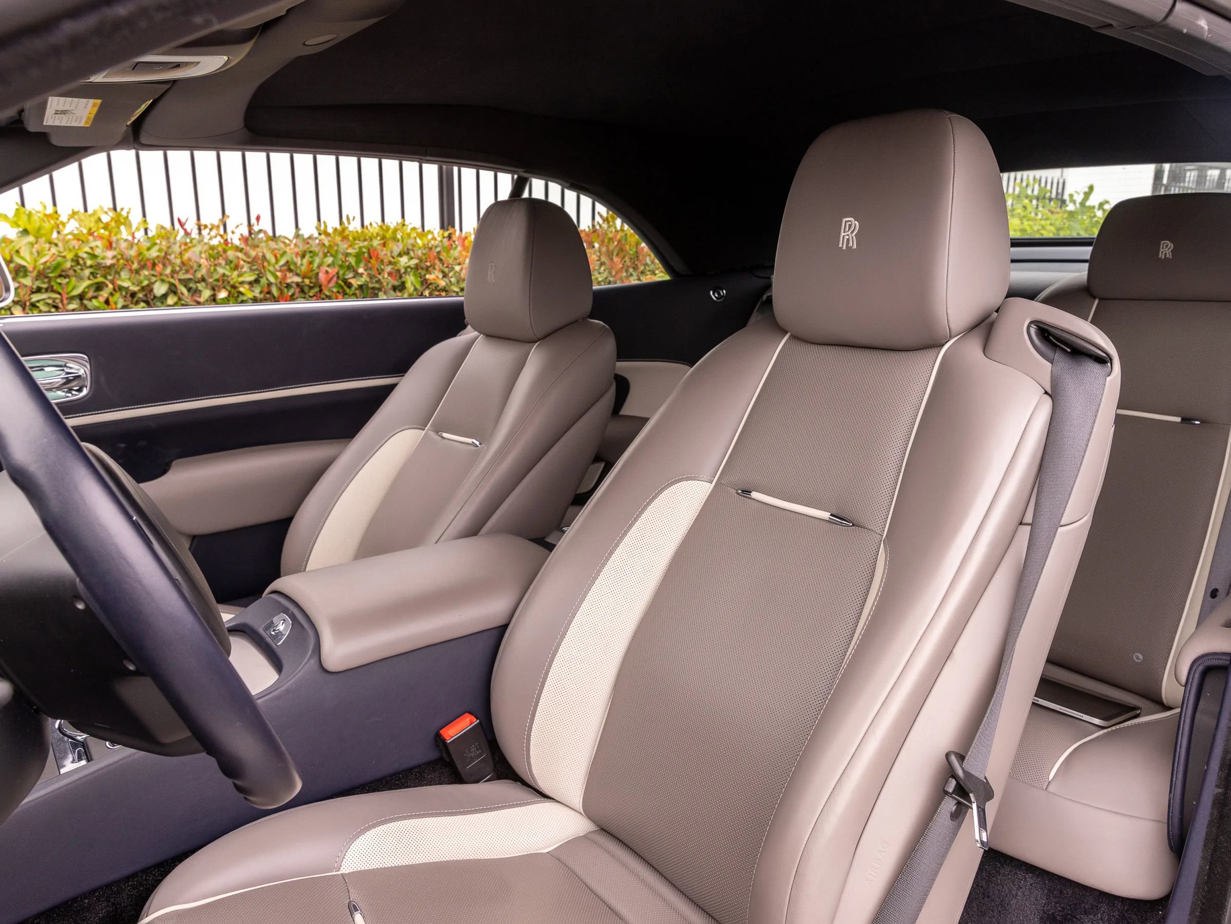 Used 2020 Rolls-Royce Dawn image 30
