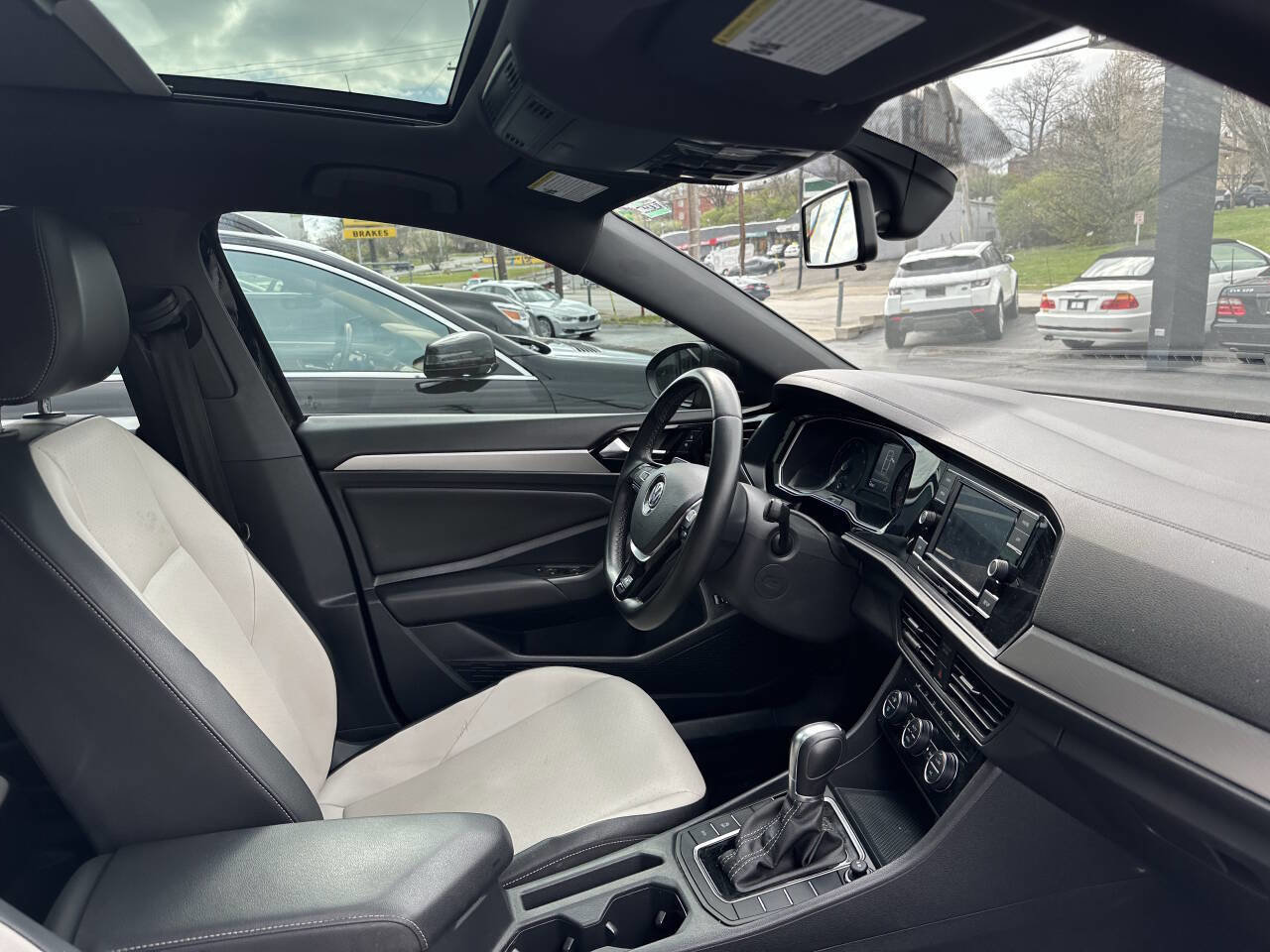 Used 2019 Volkswagen Jetta R-Line image 7