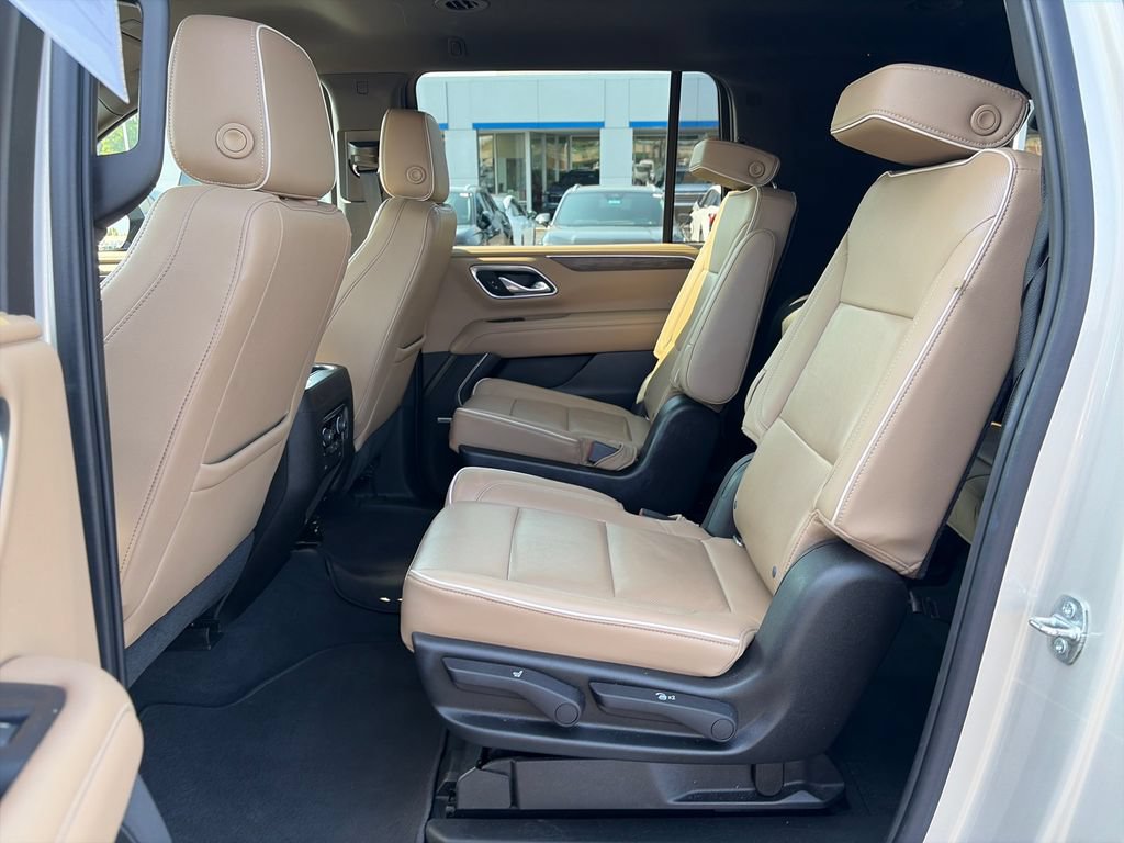 Used 2021 Chevrolet Suburban Premier AWD/4WD image 29