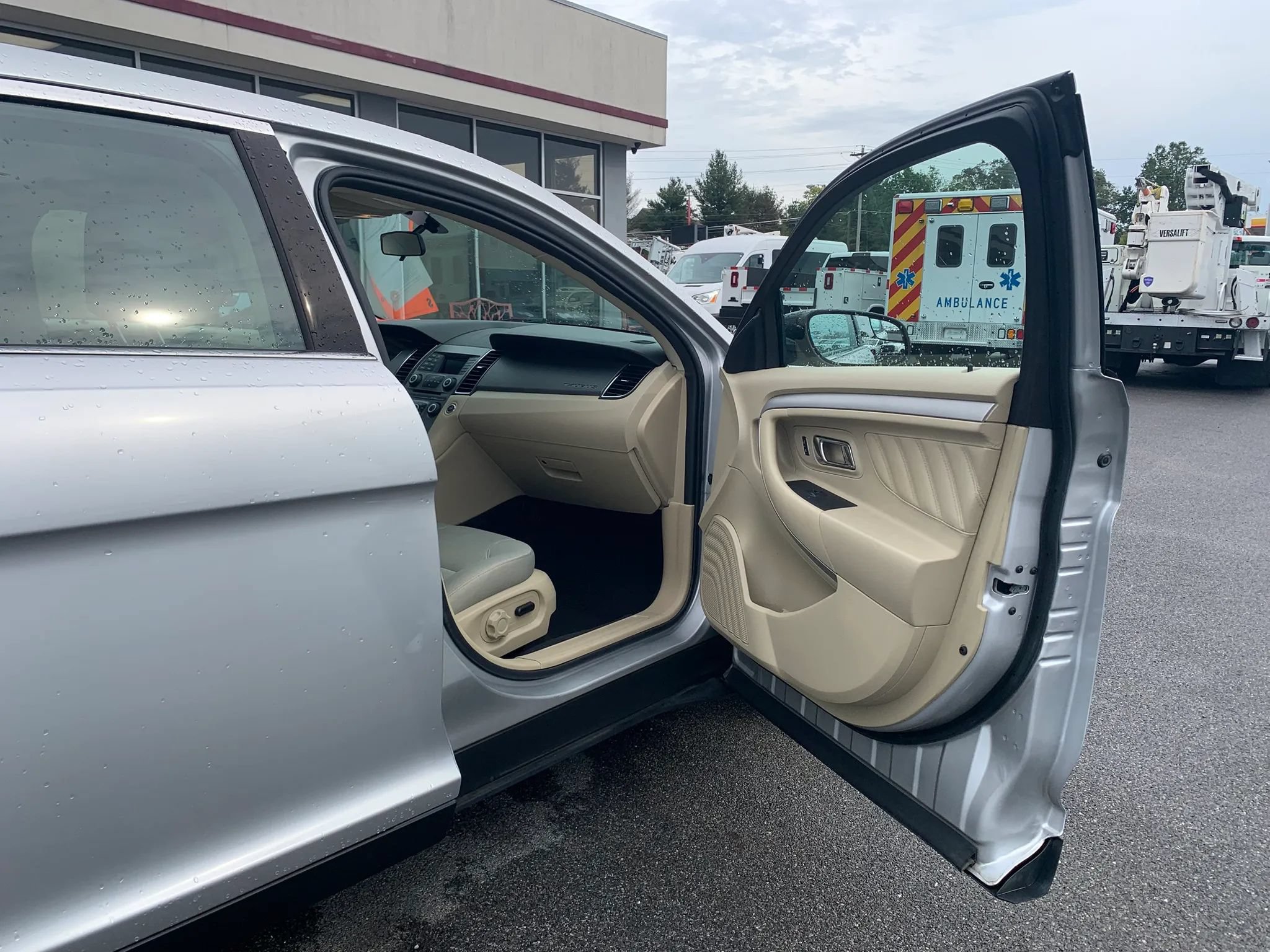Used 2019 Ford Taurus SE FWD image 20