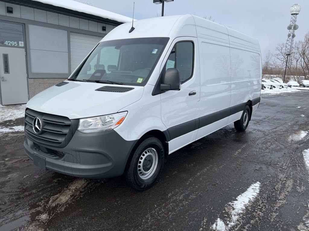 Used 2025 Mercedes-Benz Sprinter 2500 image 3