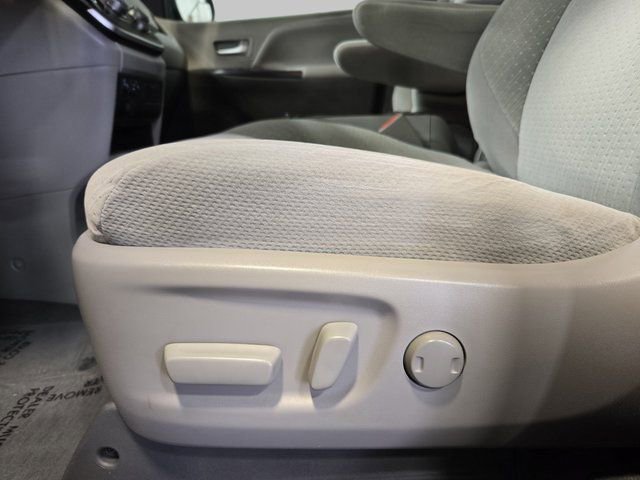 Used 2020 Toyota Sienna LE image 27