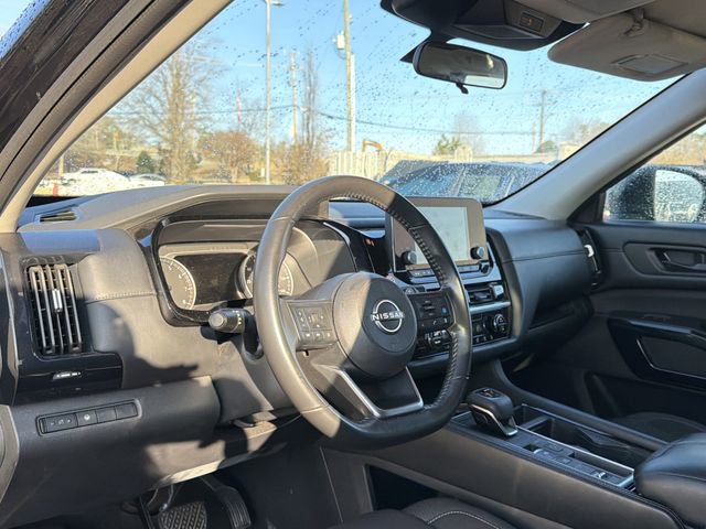 Used 2024 Nissan Pathfinder SV image 7