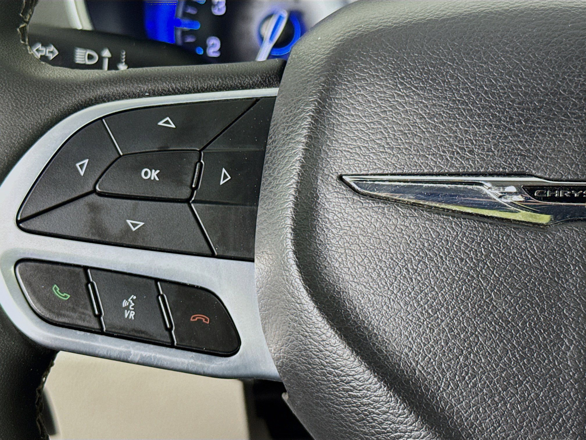 Used 2023 Chrysler Pacifica Touring-L image 13