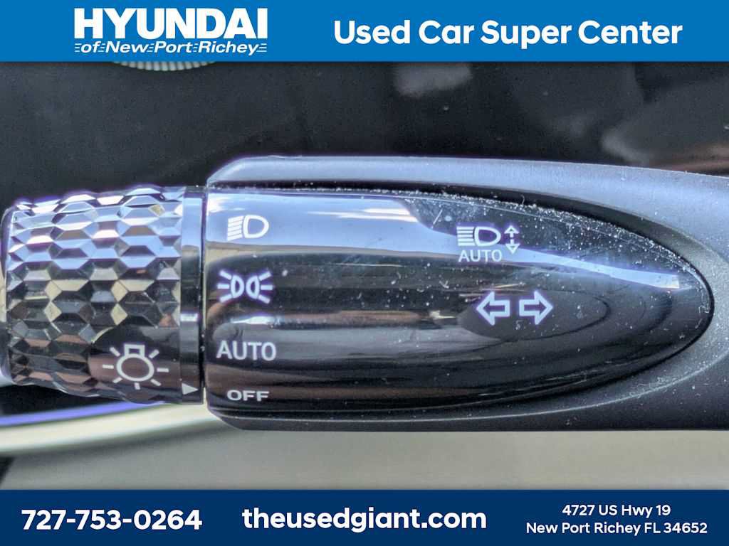 Certified 2025 Hyundai Elantra SEL FWD image 30