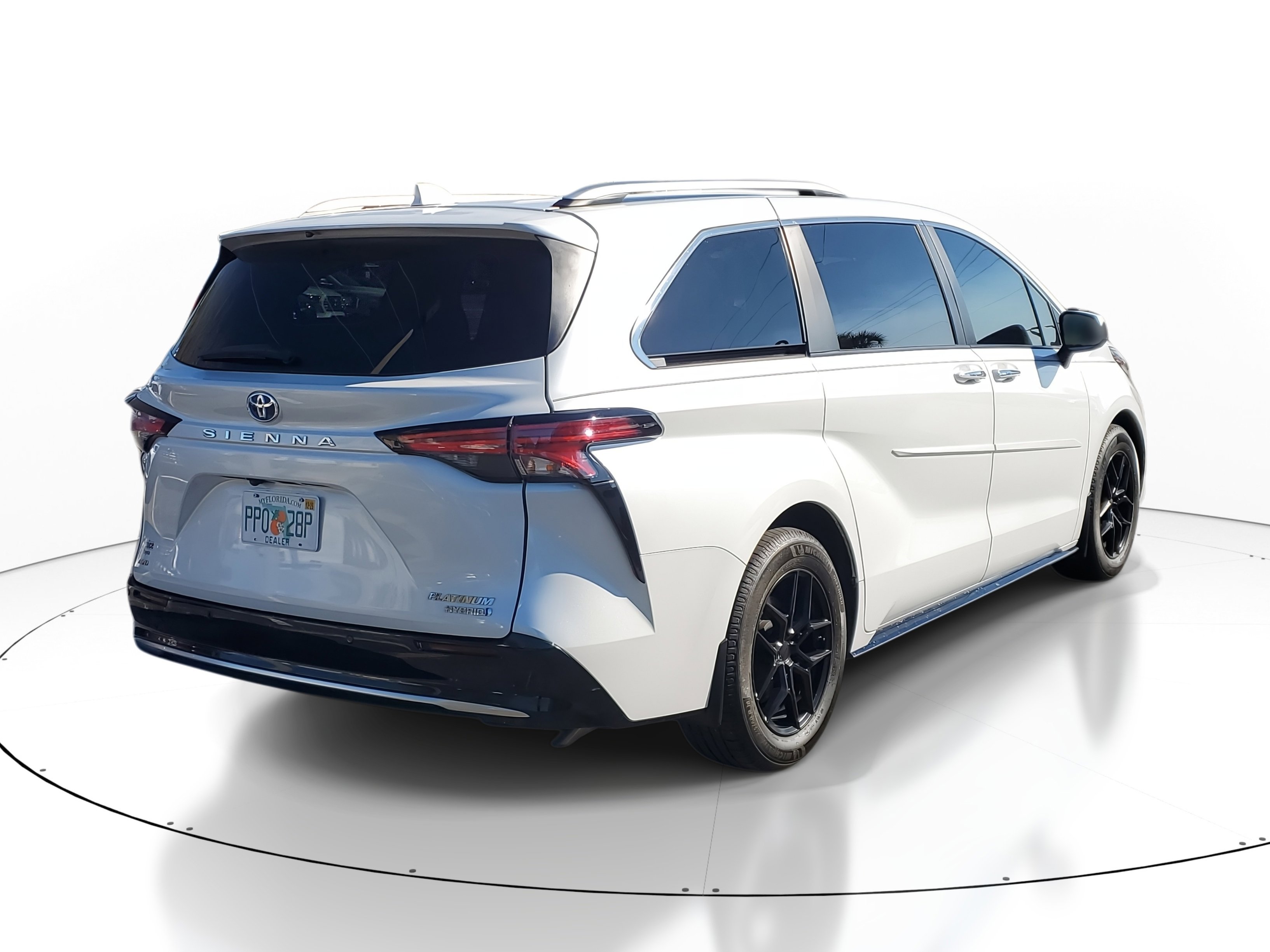 Used 2022 Toyota Sienna Platinum image 4