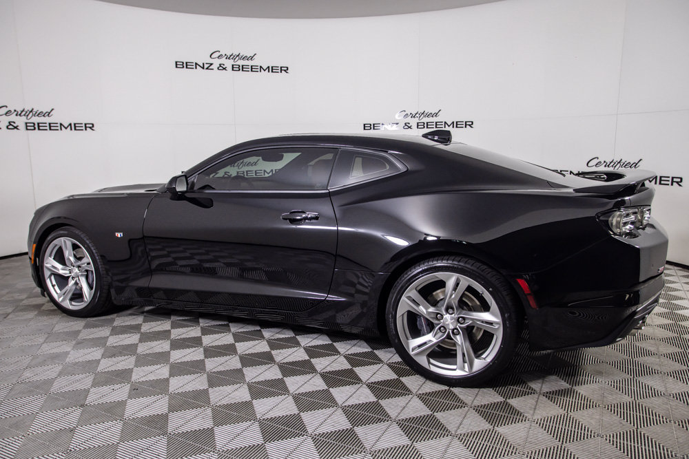 Used 2021 Chevrolet Camaro SS RWD image 11
