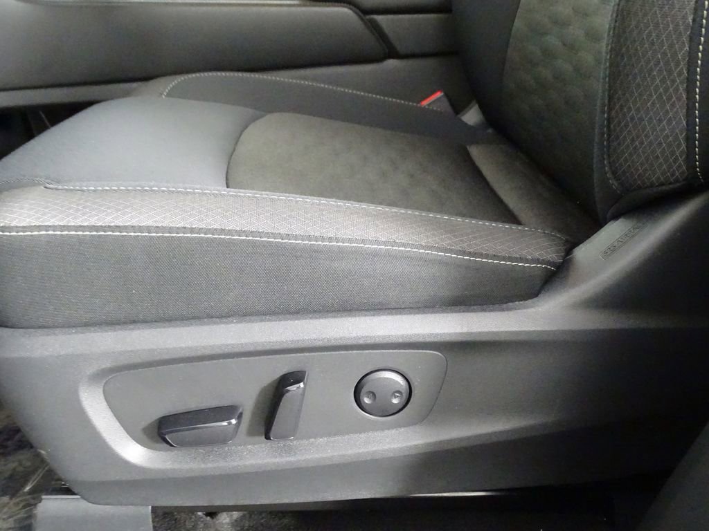 Used 2024 Nissan Pathfinder SV image 18