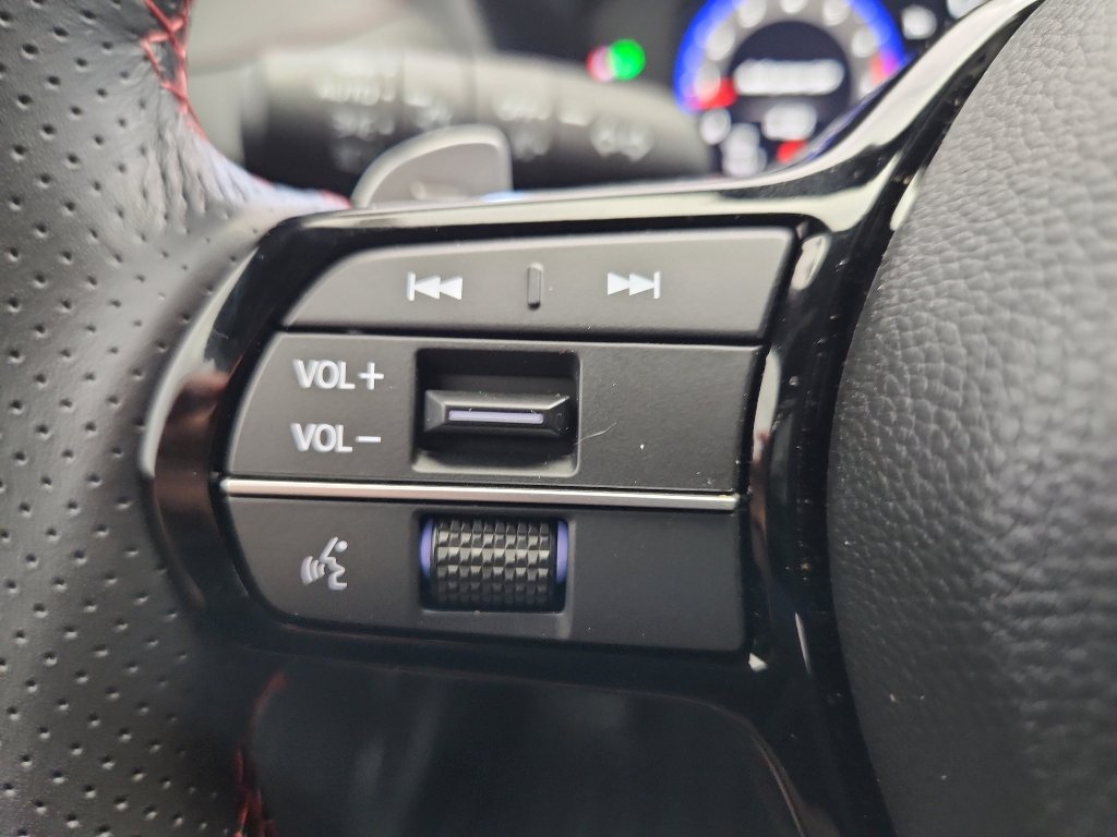 Used 2025 Acura ADX A-Spec image 12