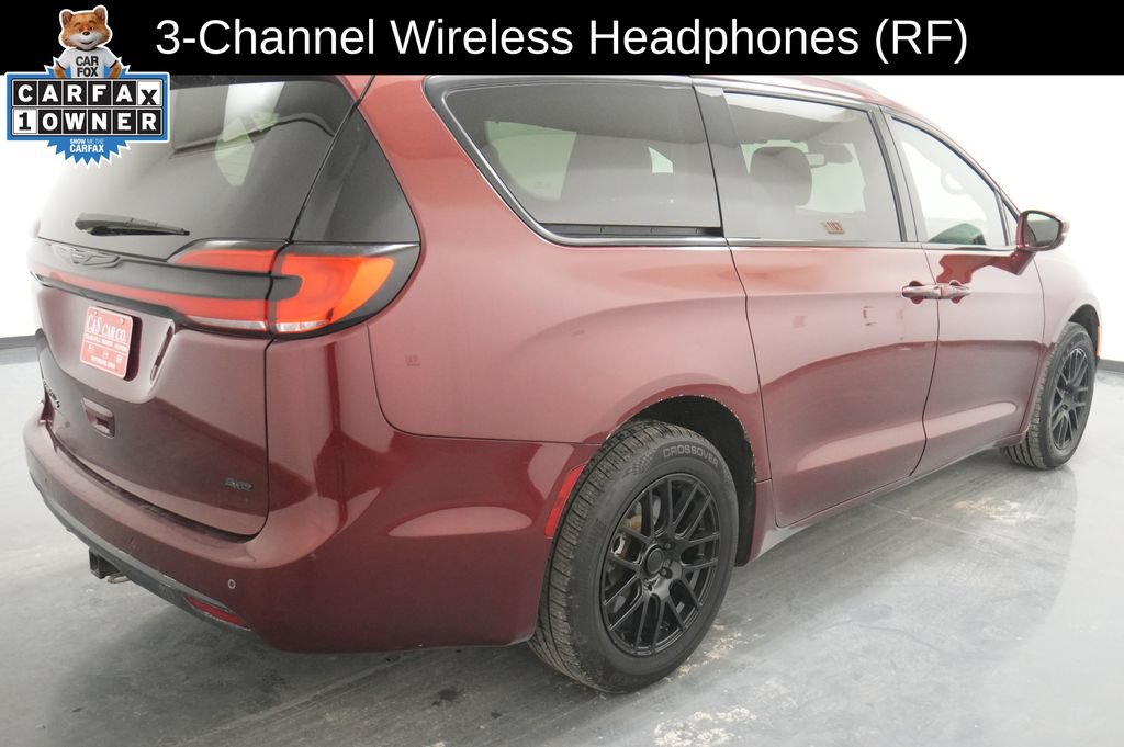 Used 2021 Chrysler Pacifica Touring-L w/ Uconnect Theater Family Group AWD/4WD image 9
