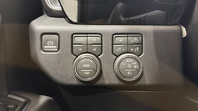 New 2026 Chevrolet Silverado 2500 LTZ w/ LTZ Convenience Package AWD/4WD image 32