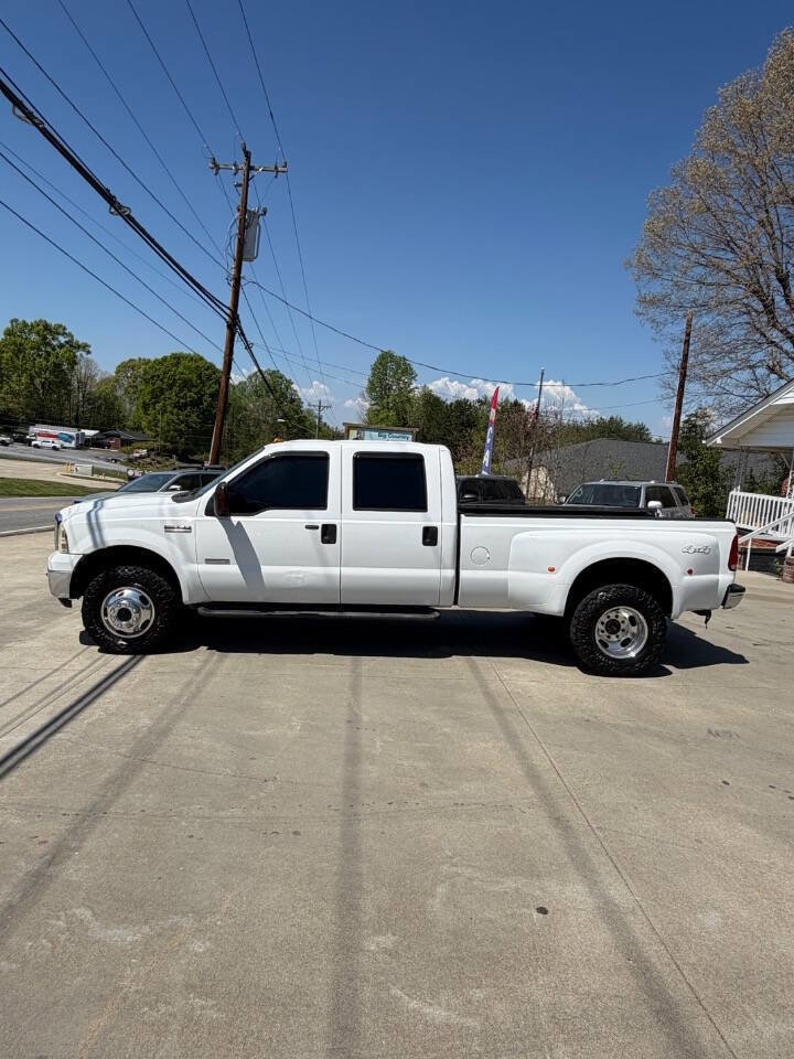 Used 2005 Ford F350 Lariat image 2