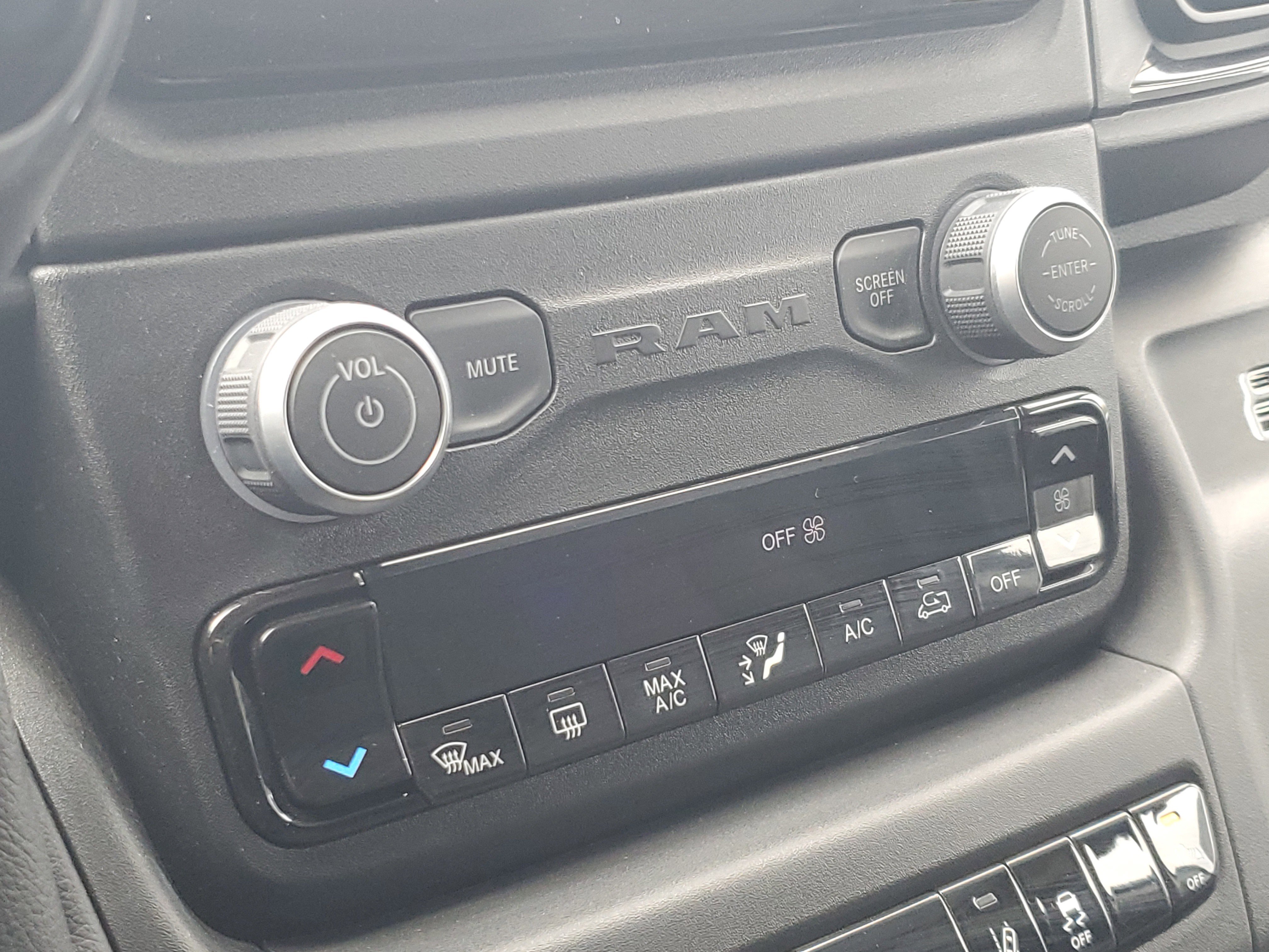 Used 2025 RAM ProMaster 2500 w/ Safety Group image 17