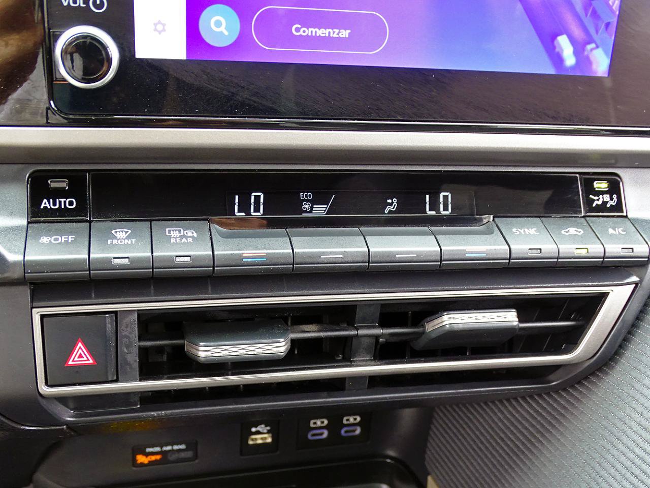 Used 2025 Toyota Camry SE w/ Convenience Package FWD image 34