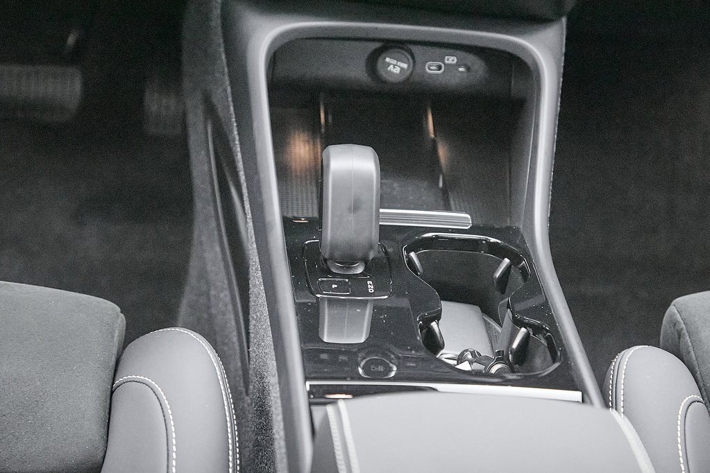 Certified 2023 Volvo XC40 Recharge Ultimate w/ Protection Package Premier image 32