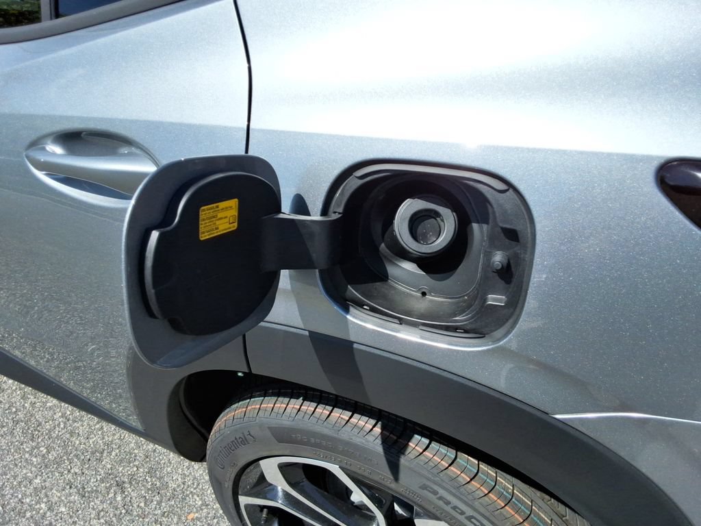 New 2026 Chevrolet Trax RS w/ Sunroof Package FWD image 12