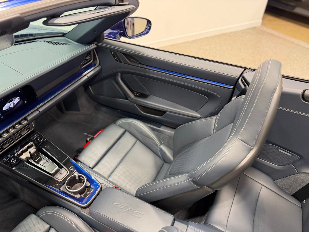 Used 2025 Porsche 911 GTS image 32
