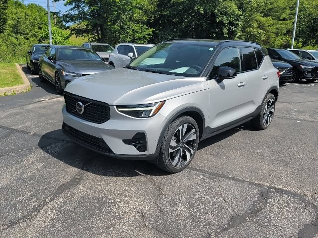 Used 2023 Volvo XC40 B5 Ultimate w/ Climate Package AWD/4WD image 1