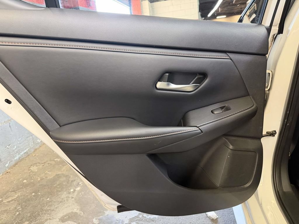 Used 2022 Nissan Sentra SR w/ SR Premium Package FWD image 18
