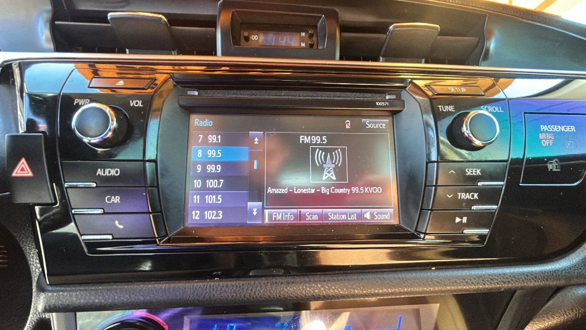 Used 2016 Toyota Corolla LE FWD image 16
