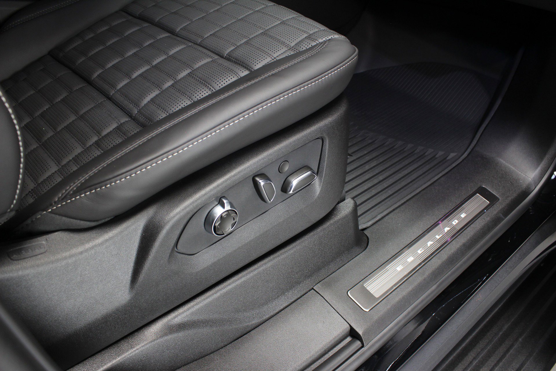Used 2026 Cadillac Escalade V w/ LPO, ONYX Package image 45