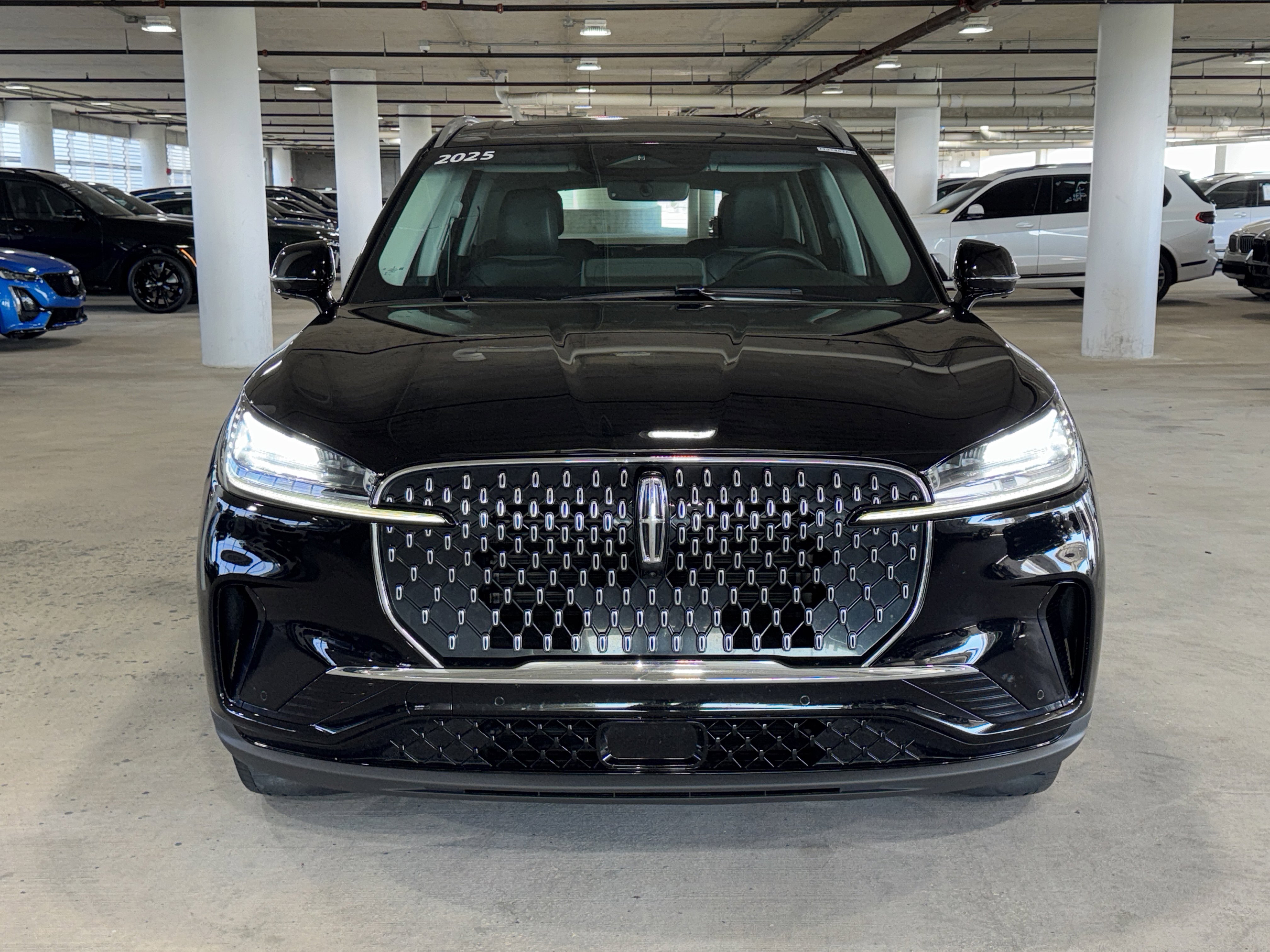 Used 2025 Lincoln Aviator 2WD image 3