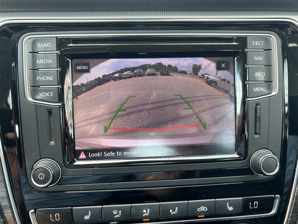 Used 2017 Volkswagen Passat 1.8T SEL Premium FWD image 24