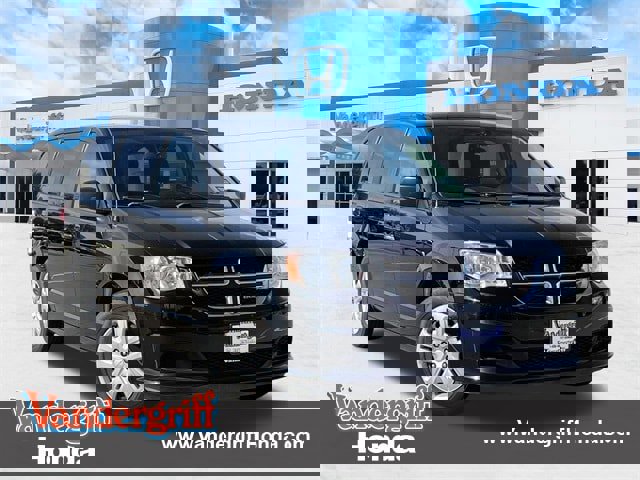 Used 2018 Dodge Grand Caravan SE w/ UConnect Hands-Free Group