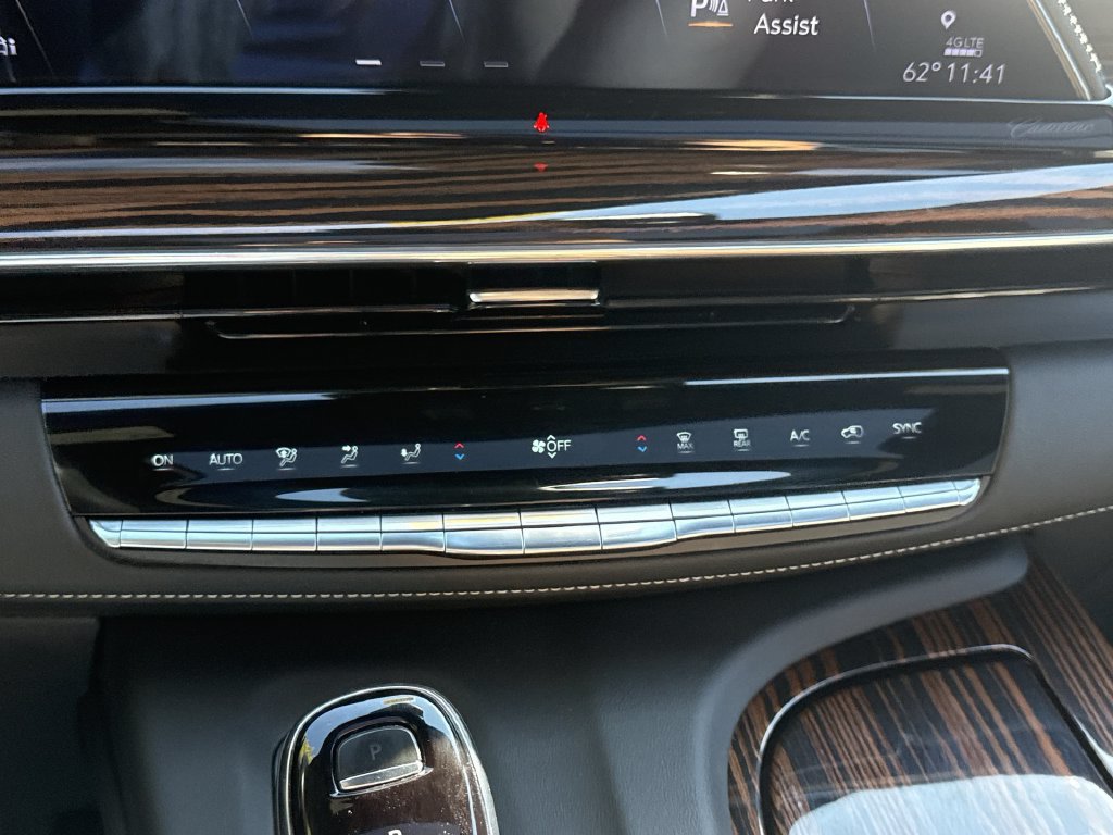 Used 2024 Cadillac Escalade ESV Premium Luxury AWD/4WD image 17