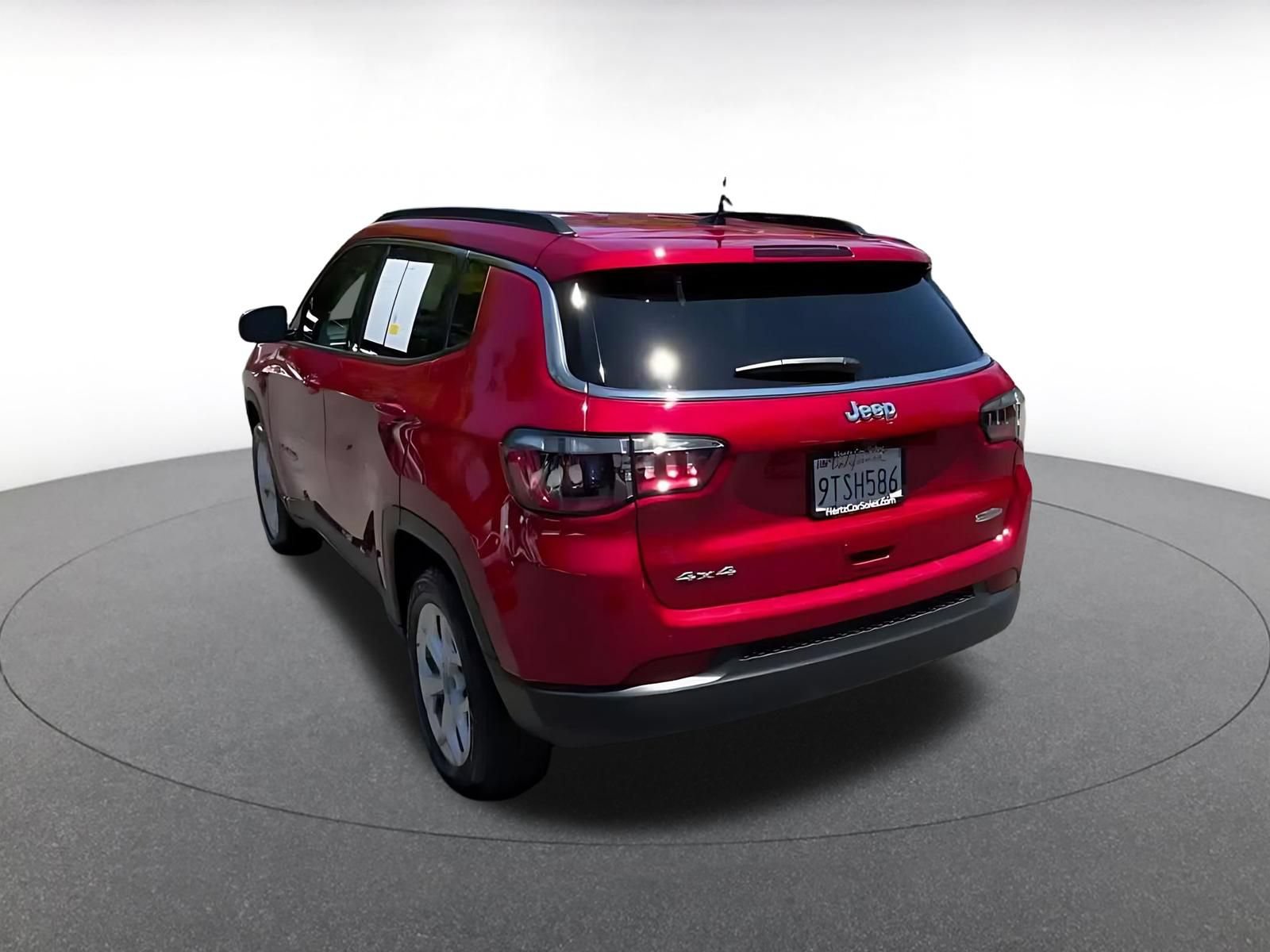 Used 2025 Jeep Compass Latitude AWD/4WD image 12