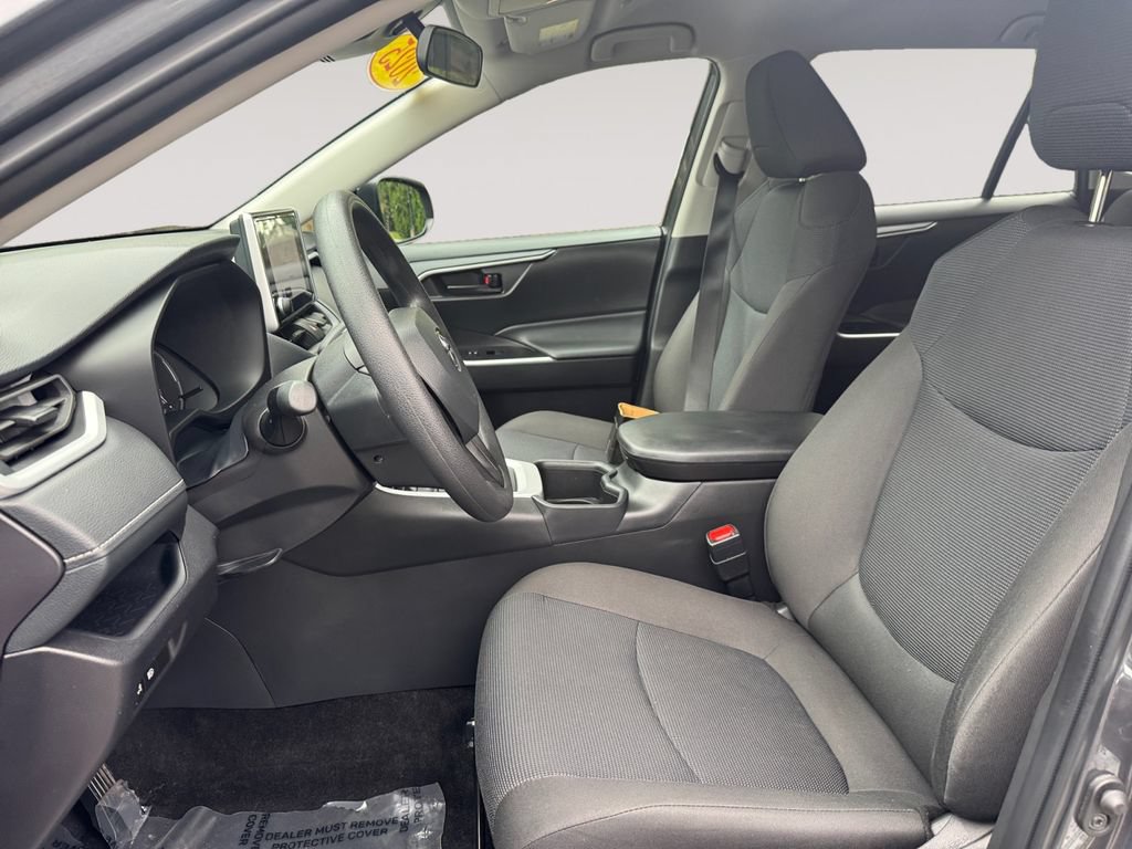 Used 2025 Toyota RAV4 LE AWD/4WD image 9