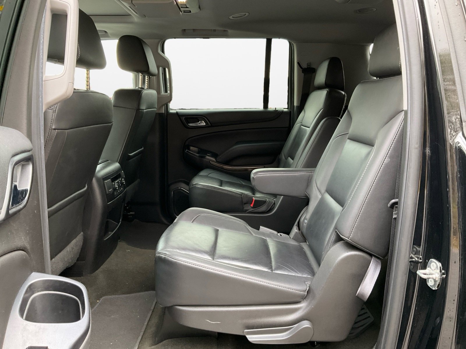 Used 2018 Chevrolet Suburban LT image 13