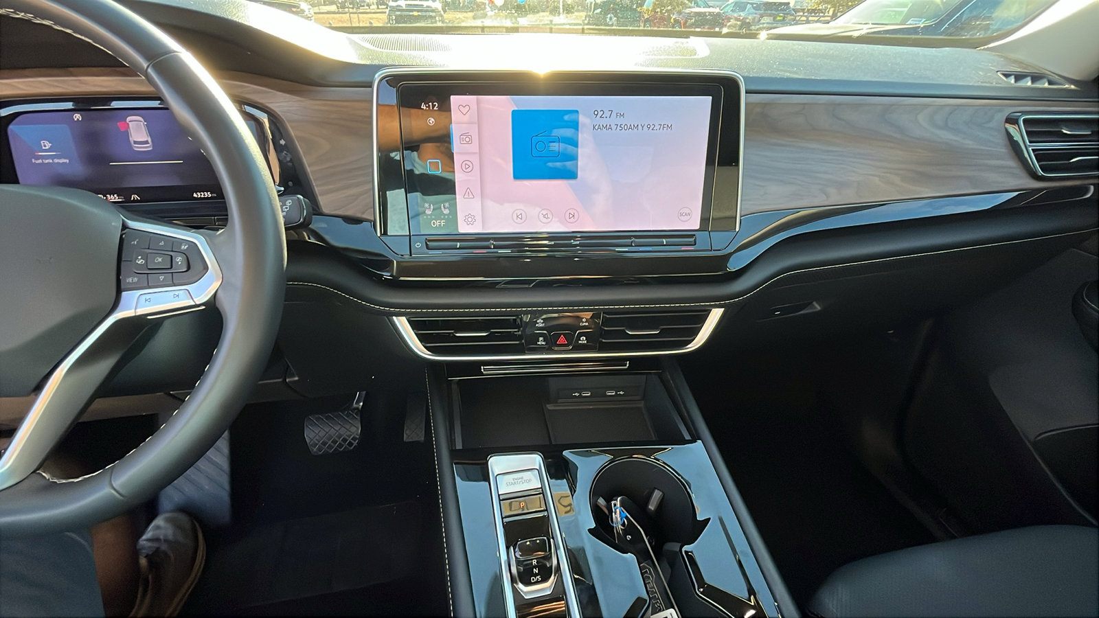 Used 2024 Volkswagen Atlas SE image 19