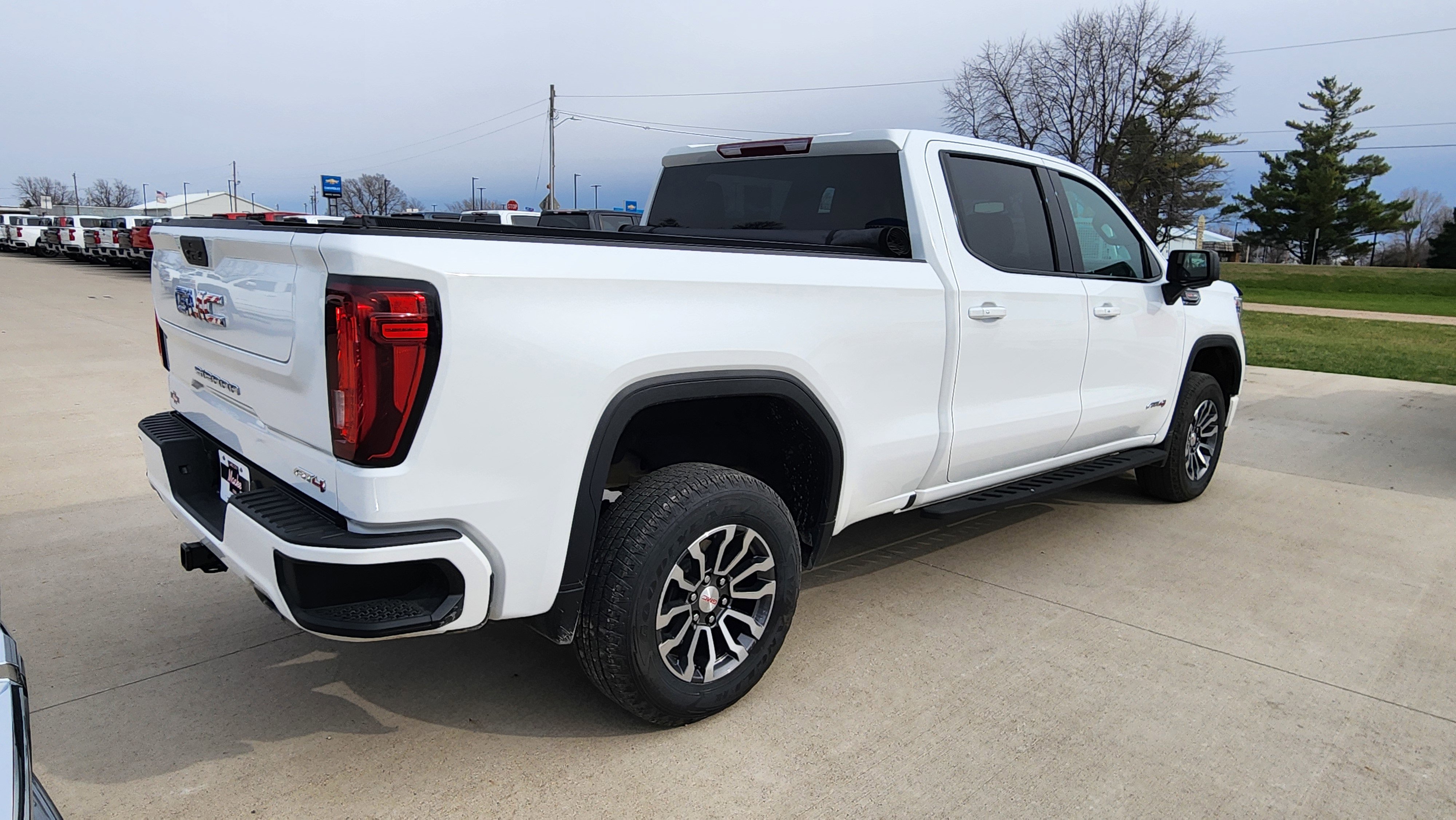 Used 2021 GMC Sierra 1500 AT4 AWD/4WD image 5