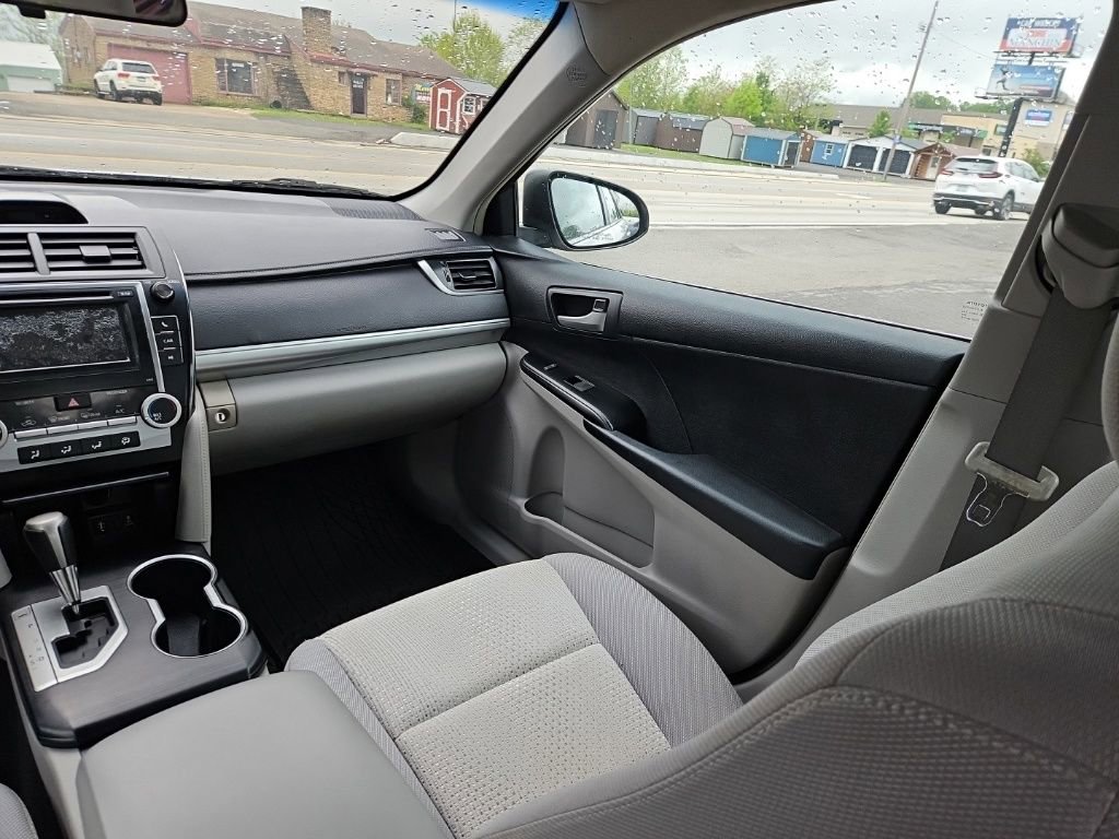 Used 2012 Toyota Camry LE FWD image 11