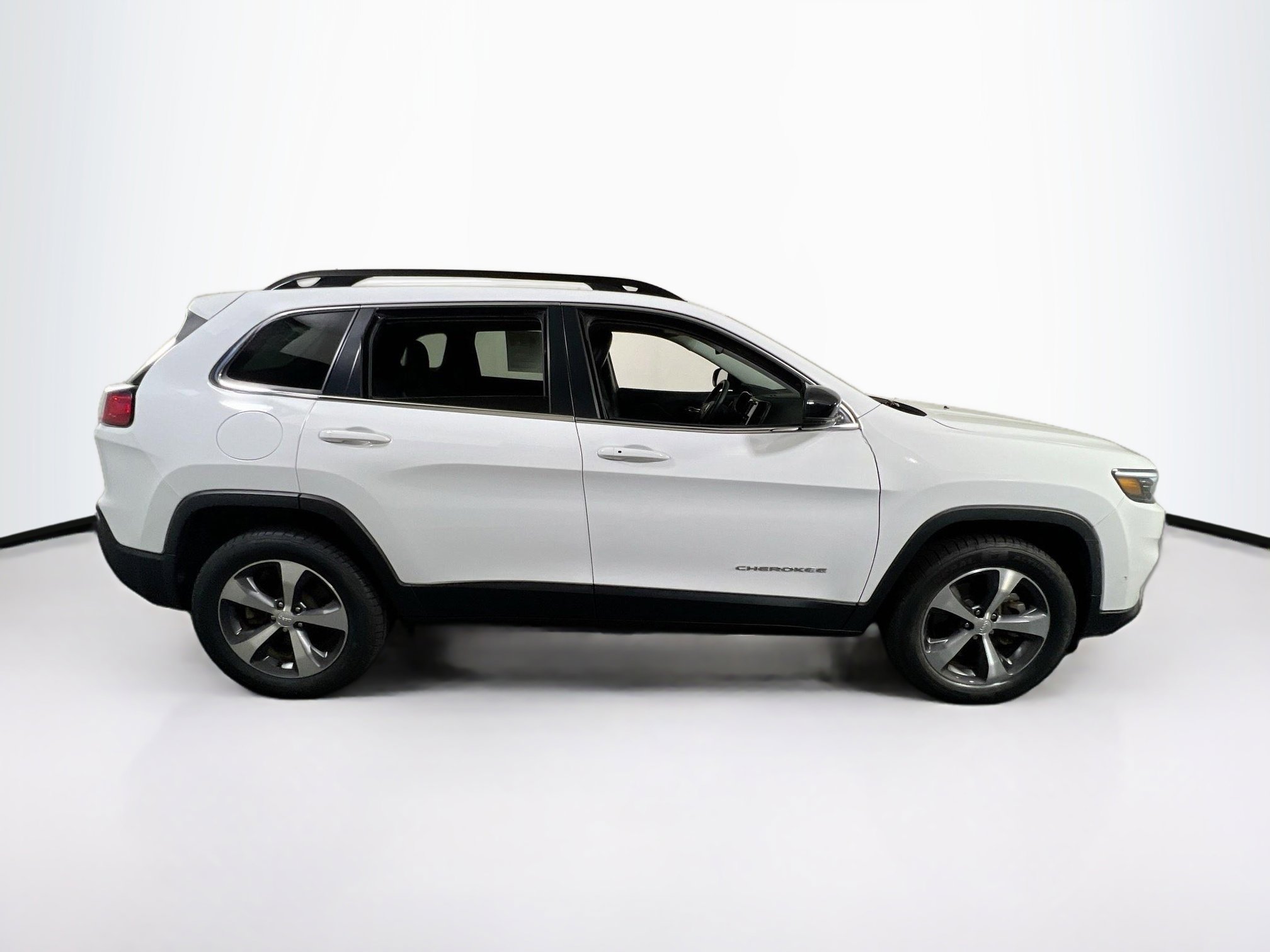 Used 2022 Jeep Cherokee Limited image 4