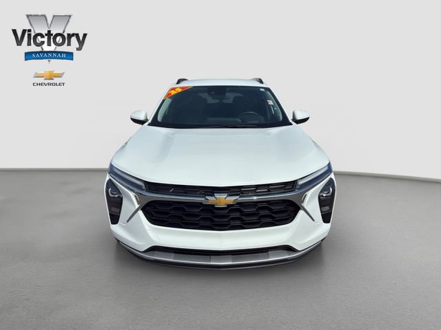 Used 2025 Chevrolet Trax LT w/ Driver Confidence Package image 2