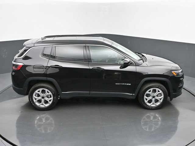 New 2025 Jeep Compass Latitude w/ Sun & Sound Group AWD/4WD image 43