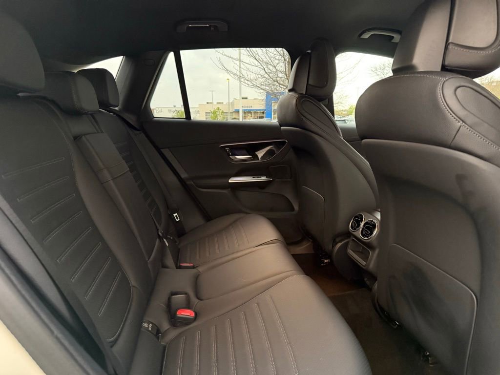 Used 2025 Mercedes-Benz GLC 300 4MATIC image 29