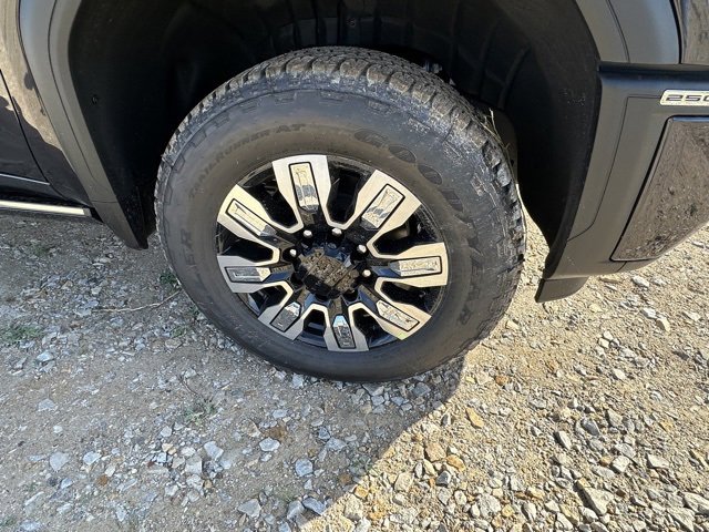 New 2026 GMC Sierra 2500 Denali w/ Denali Reserve Package image 3