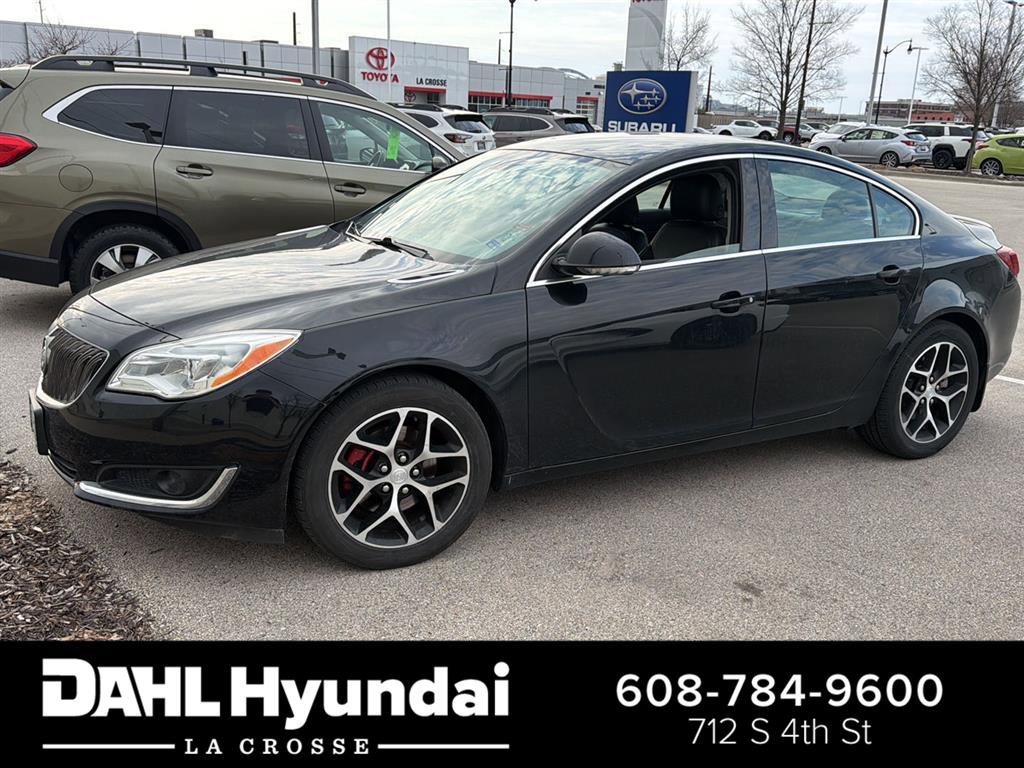 Used 2017 Buick Regal Sport Touring image 1