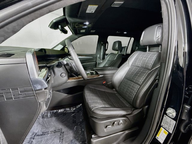 Used 2025 Cadillac Escalade ESV Sport Platinum AWD/4WD image 11
