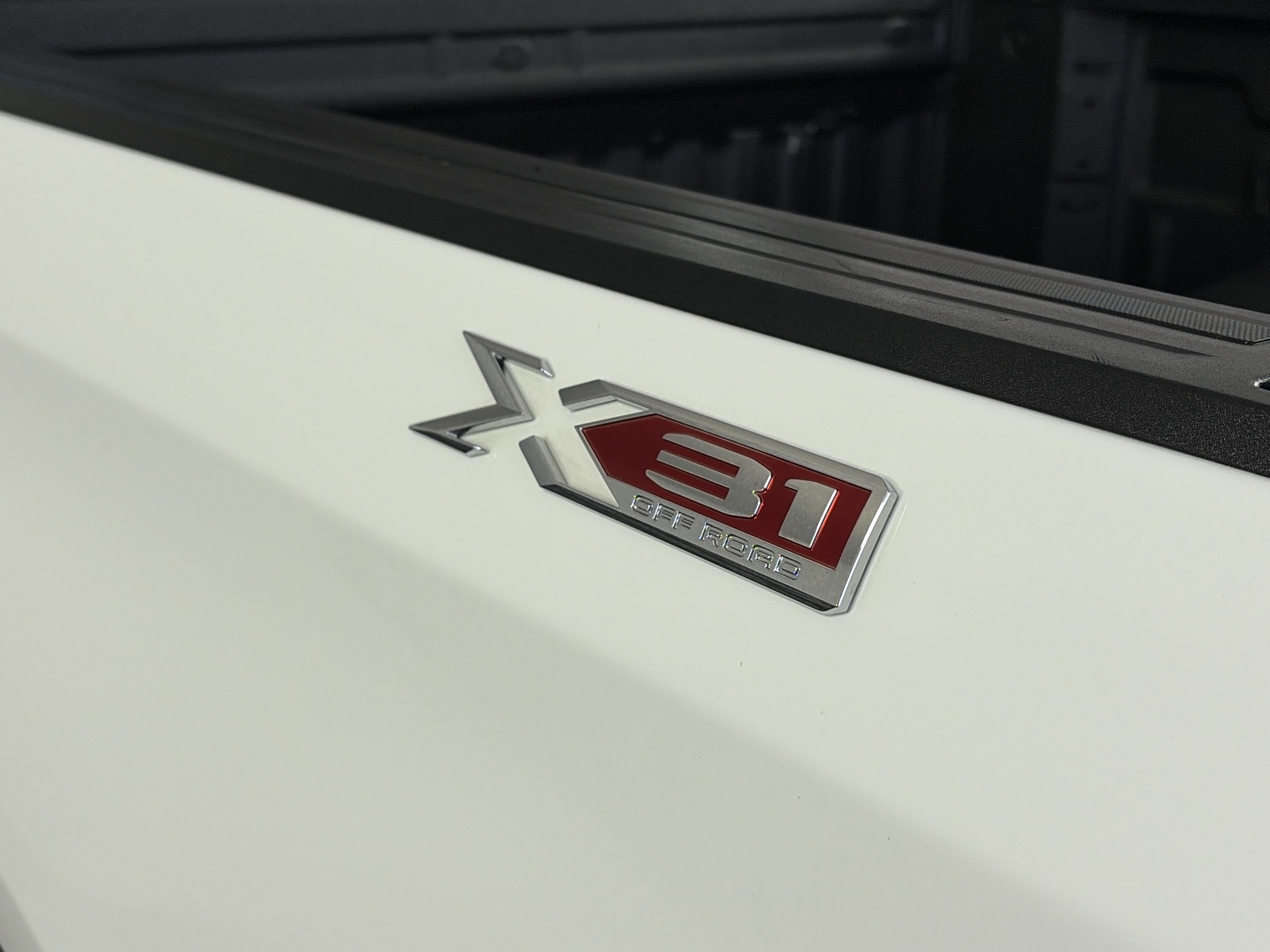 Used 2024 GMC Sierra 1500 SLT w/ SLT Premium Plus Package AWD/4WD image 17