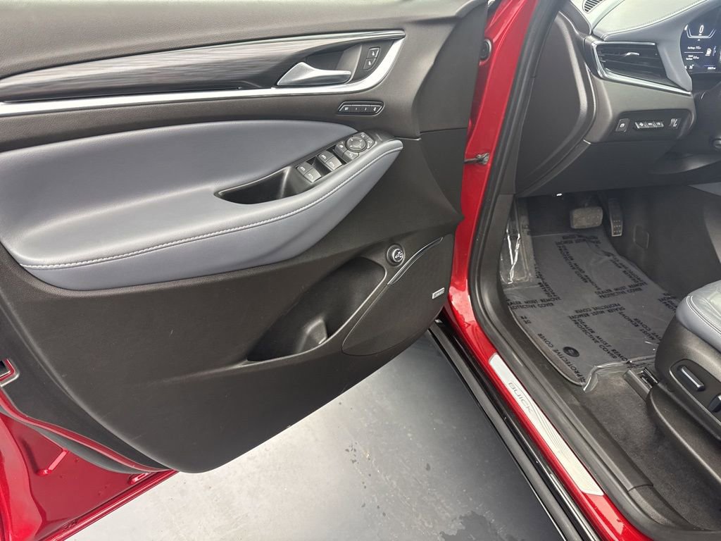 Used 2024 Buick Enclave Premium image 30